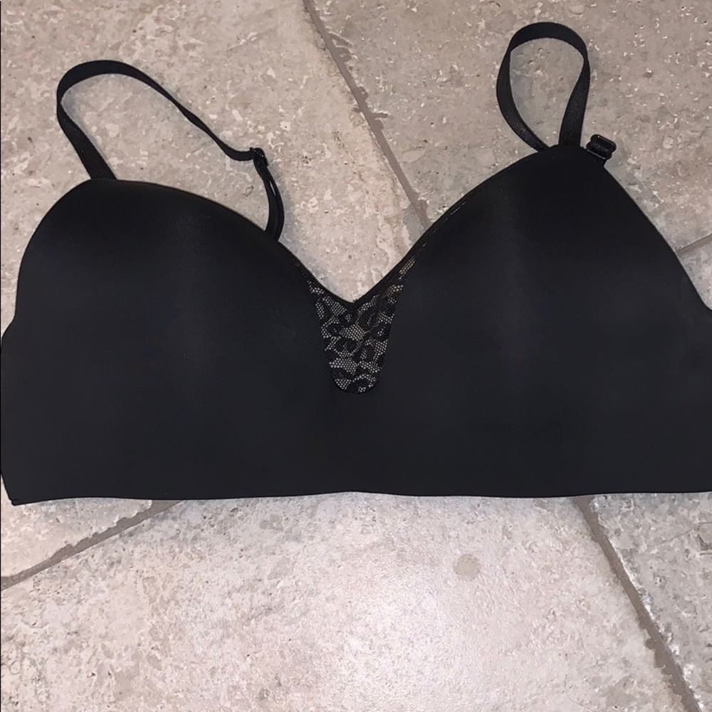 Victoria’s Secret Light Lined Wireless T-shirt Bra